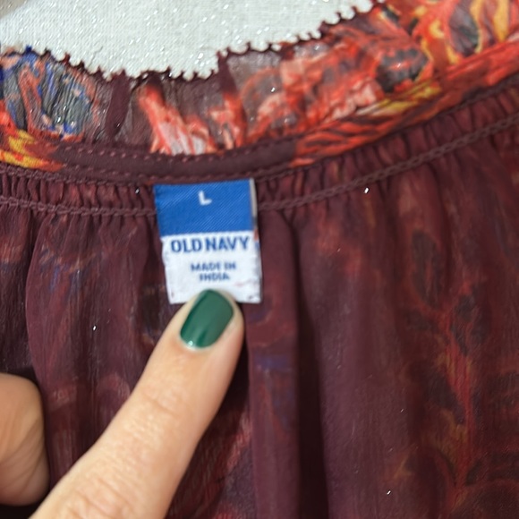 Beautiful Old Navy Top! Size large - Picture 2 of 5
